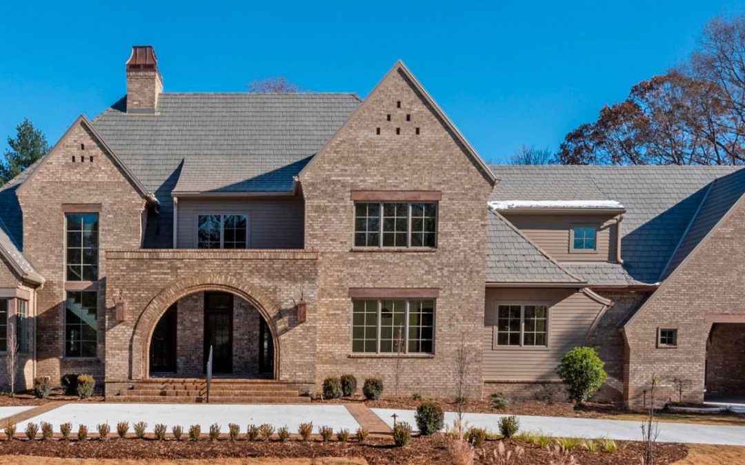 Two-story brick home using the earth tones of Evelyn Bay brick from North Georgia Brick to create a warm and welcoming look.