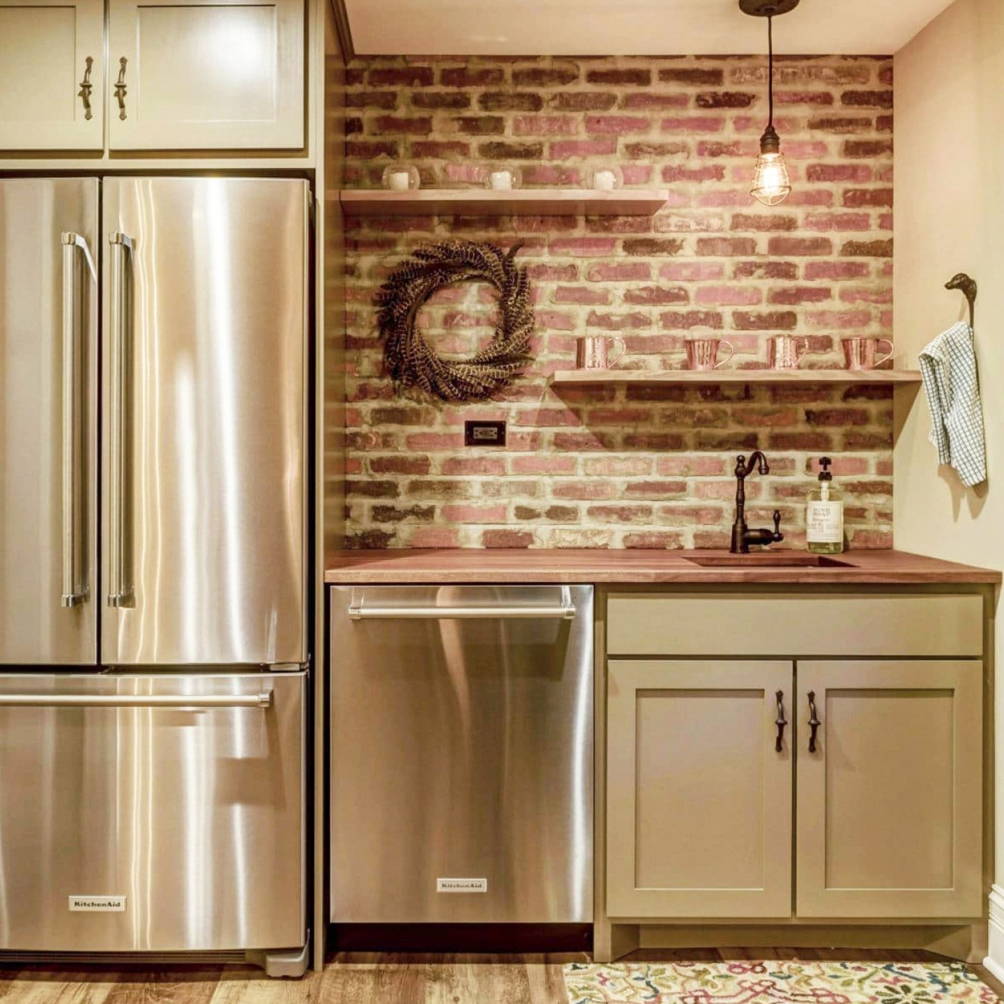 An English pub-style kitchen featuring a thin brick backsplash from North Georgia Brick.