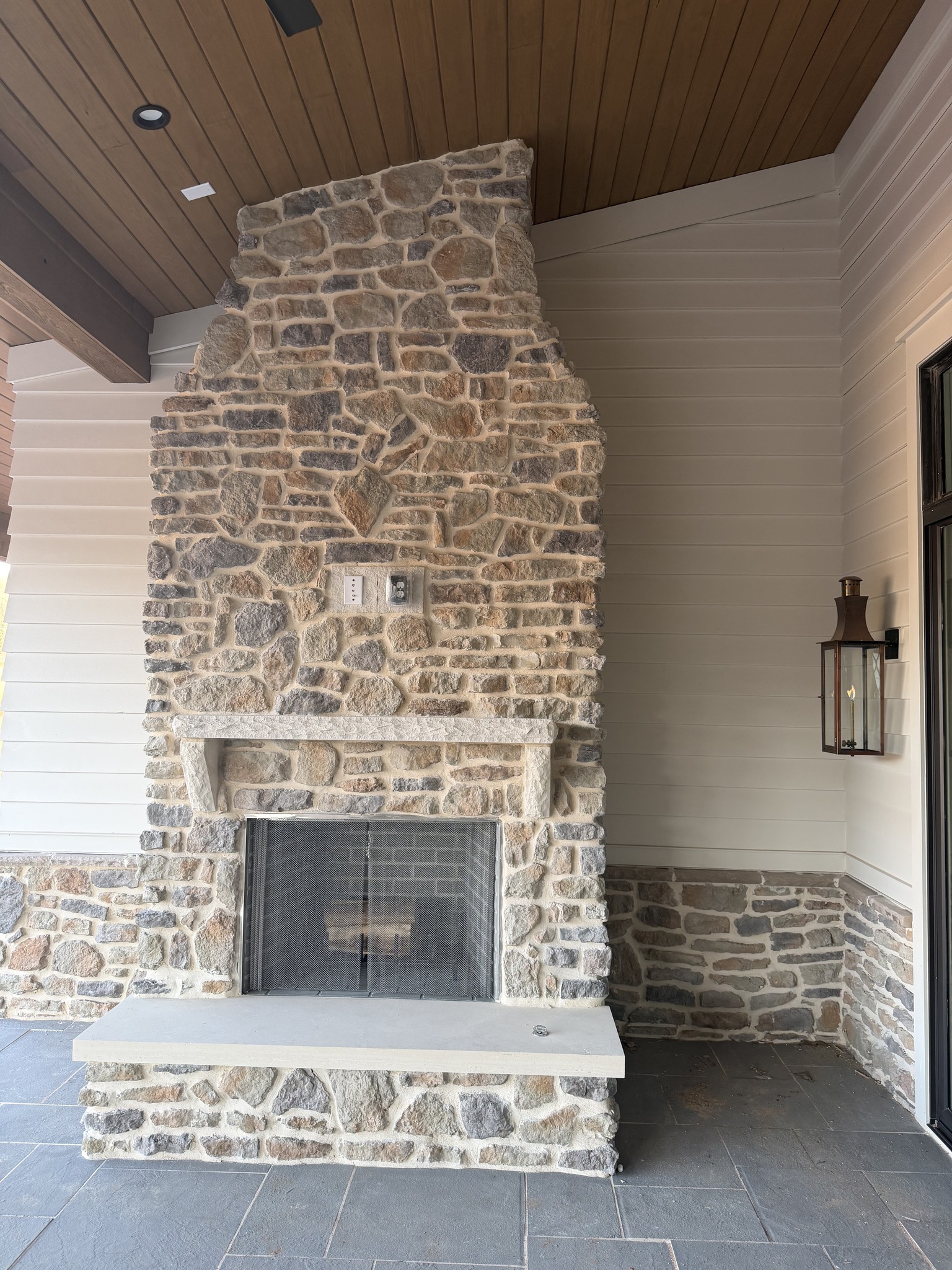 Craftsman Cottage Harbor Blufff - Fireplace - Elite Stone Supply 1 Craftsman Harbor Bluff